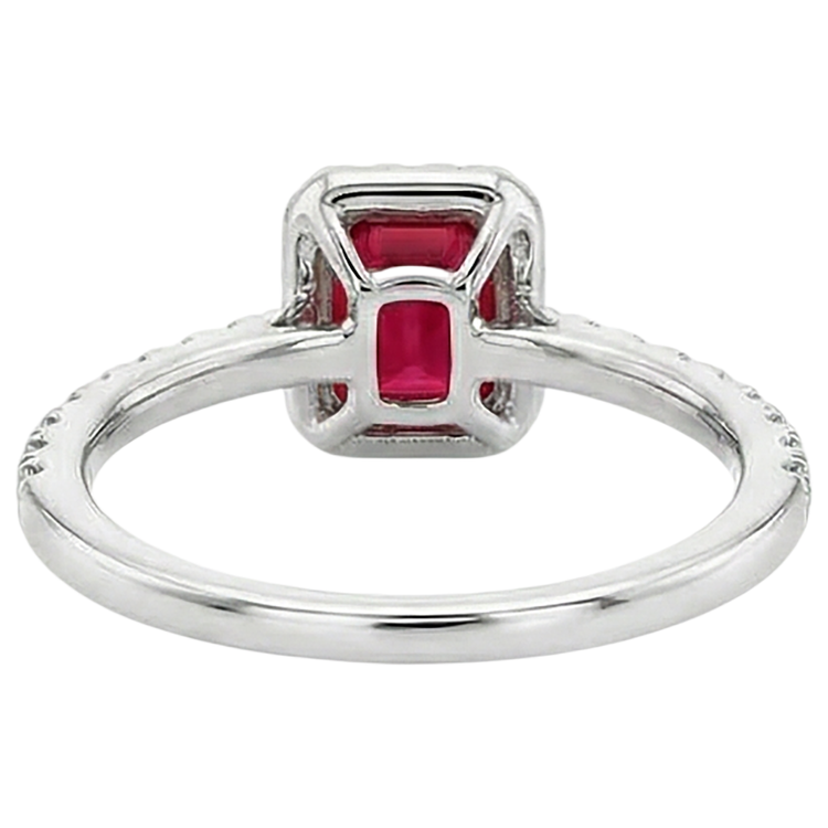 naturel rubis 6.25carats bague sur blanc
