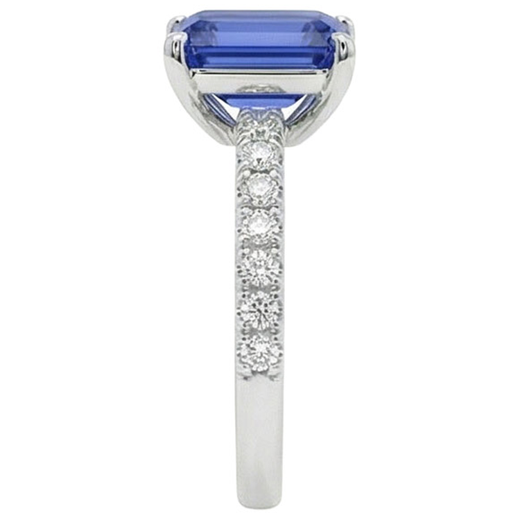 Bague Saphir Bleu 8 Carats Avec Diamants Naturels Extraits des Mines ( et non cultivés en laboratoire )