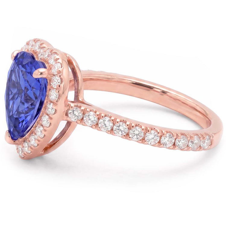 Bague Saphir Bleu Coeur Halo En Or Rose Avec Accents De Diamants 3 Carats