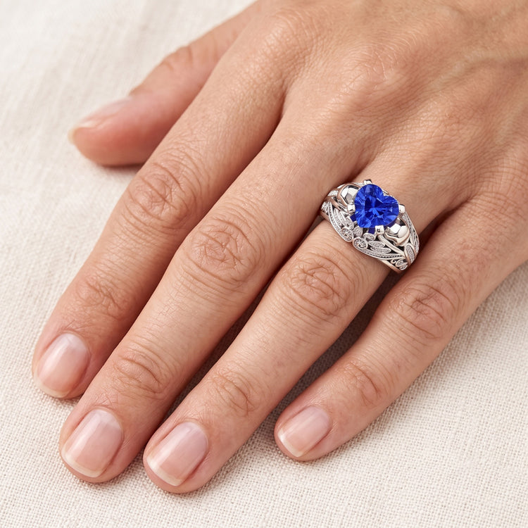 Bague Saphir Bleu Coeur Pierres Précieuses Style Antique Diamants 2 Carats