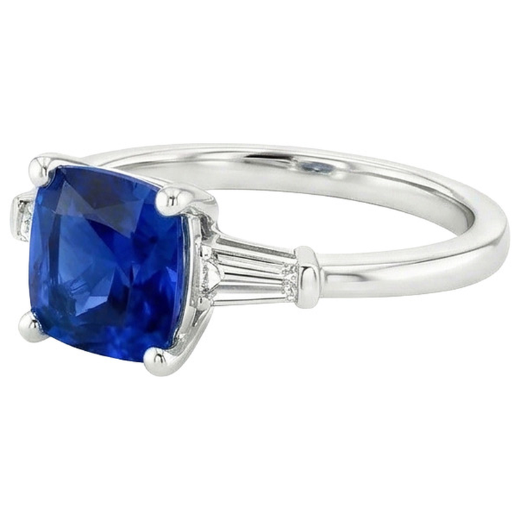 Bague Saphir Bleu Coussin & Diamants Naturels Extraits des Mines ( et non cultivés en laboratoire ) Baguette 3 Pierres 2.75 Carats Neuf