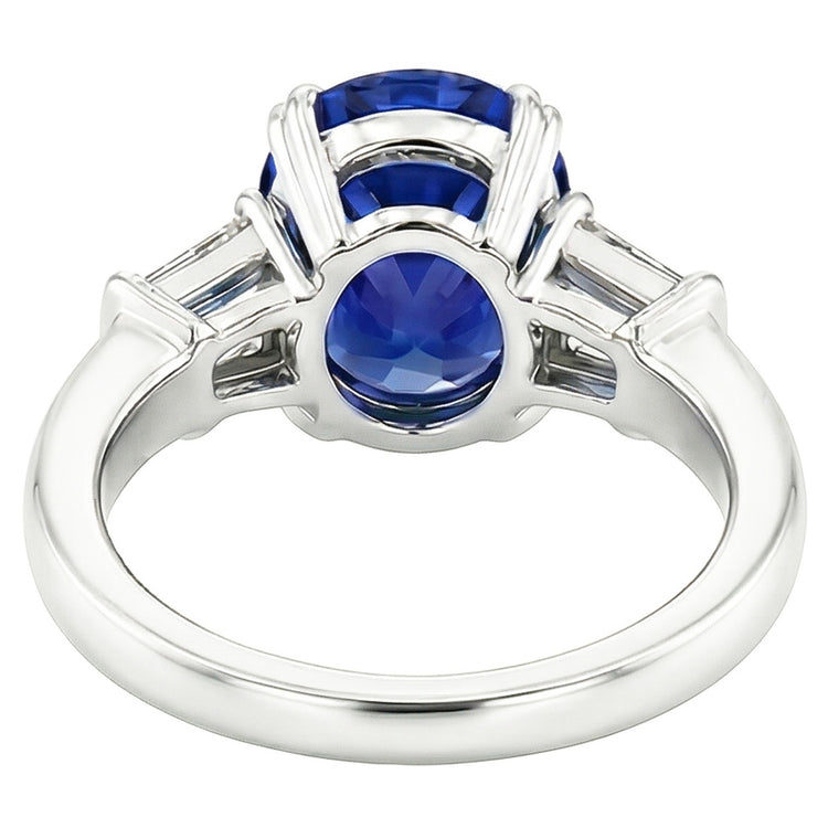 Bague Saphir Bleu Ovale Trois Pierres Avec Diamant Baguette 3.25 Carats