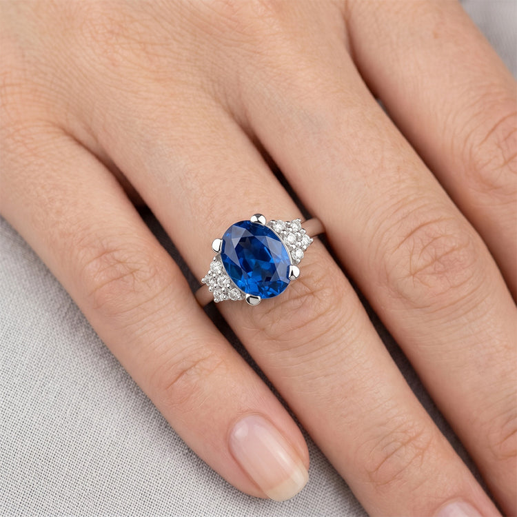 Bague Saphir Bleu Sri Lanka 4 Ct Et Diamant Naturels Extraits des Mines ( et non cultivés en laboratoire ) Or Blanc 14K