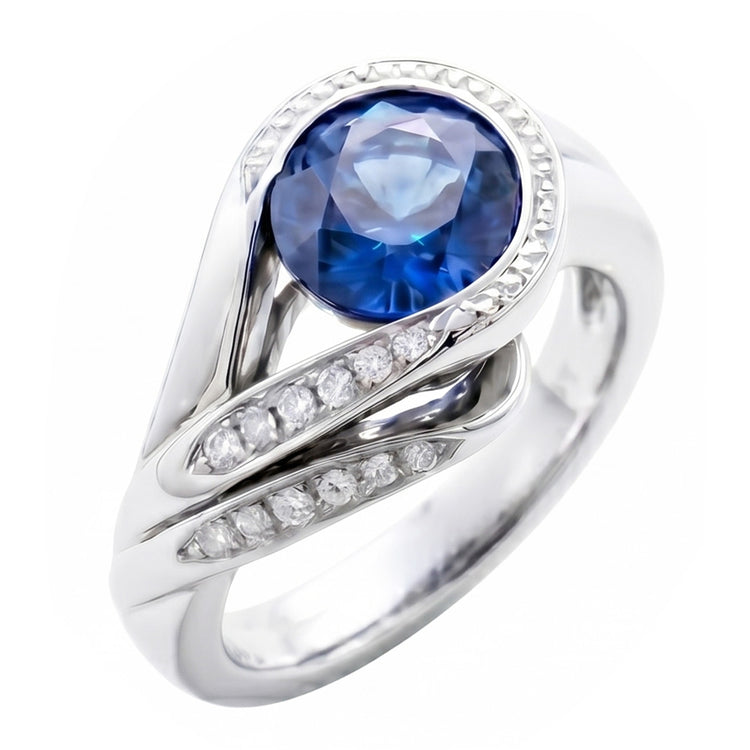 Bague Saphir Bleu Taille Ronde Et Diamants Naturels Extraits des Mines ( et non cultivés en laboratoire ) 2.50 Ct Or Blanc 14K
