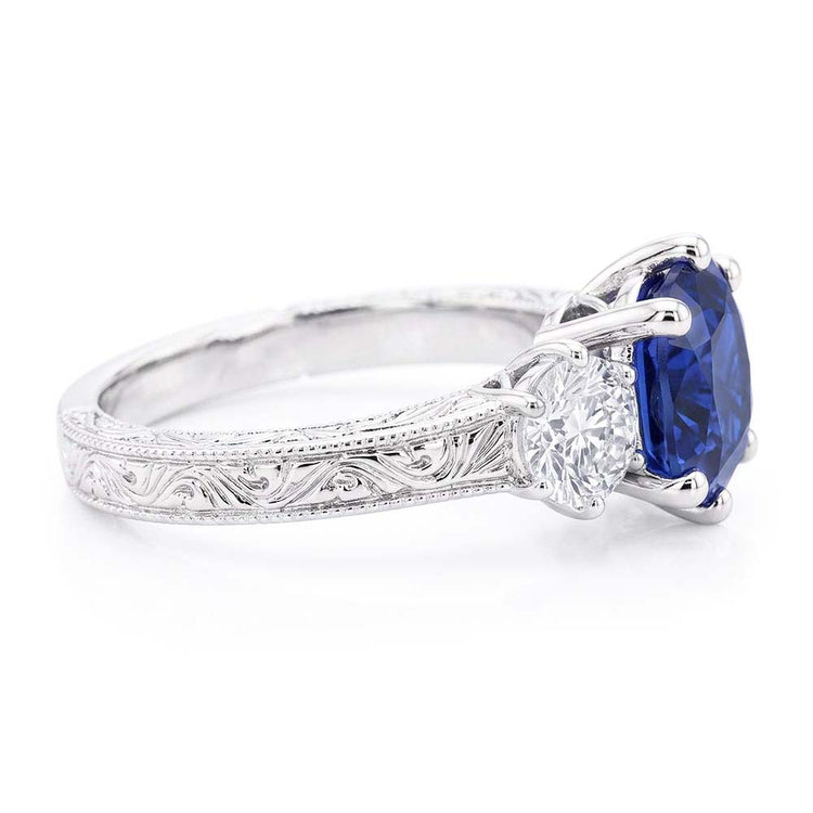 Bague Saphir Coussin Trois Pierres Style Antique Diamants 2.50 Carats