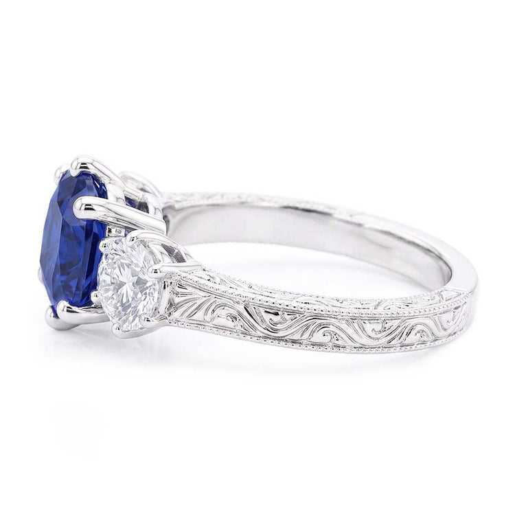 Bague Saphir Coussin Trois Pierres Style Antique Diamants 2.50 Carats