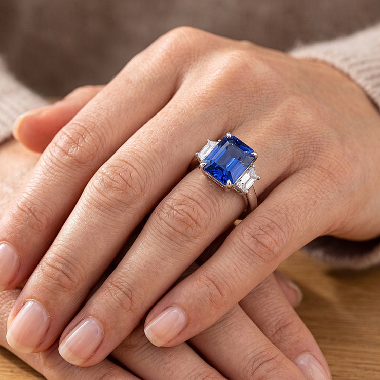 Bague Saphir Trois Pierres Gemmes Avec Diamants Radiants 3.50 Carats