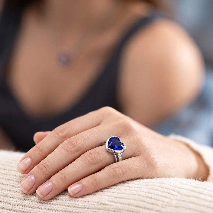 Bague Solitaire 3 Carats Saphir Bleu serti de lunette en forme de coeur Or 14K