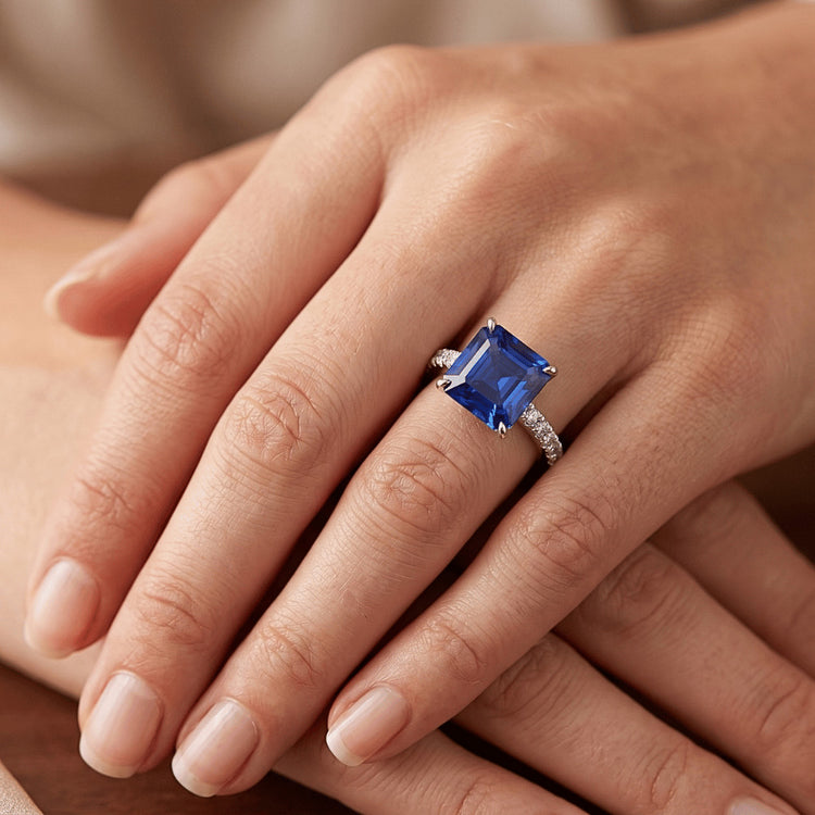 Bague Solitaire Accent Femme Saphir Bleu et Diamant Naturels Extraits des Mines ( et non cultivés en laboratoire ) 5.5 Carats