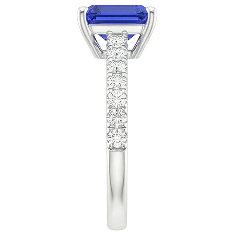 naturel diamant 4.25carats bague sur blanc