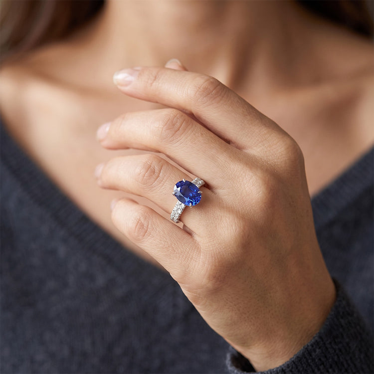 Bague Solitaire Ceylan Saphir Avec Accents De Diamants Ronds 4.50 Carats