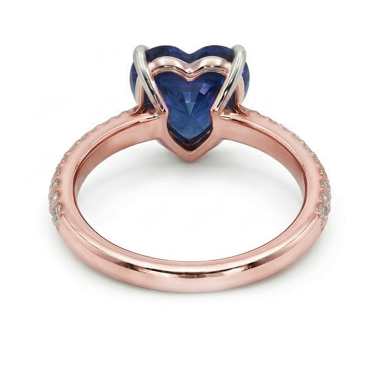 Bague Solitaire Coeur Saphir Bleu Avec Pavé De Diamants 3.50 Carats