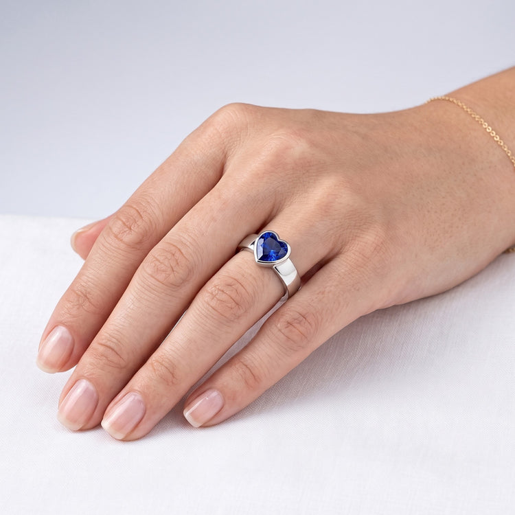 Bague Solitaire Coeur Saphir Bleu Clair Lunette Sertie 1 Carat