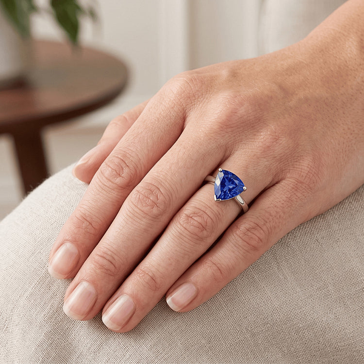 Bague Solitaire En Pierres Précieuses Taillées En Trillion