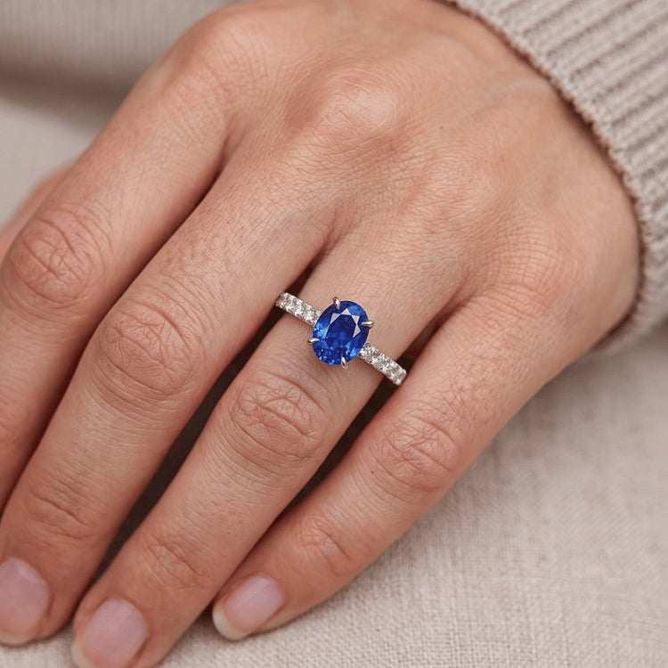 Bague Solitaire Femme Avec Accents Saphir Bleu & Diamants 4 Carats