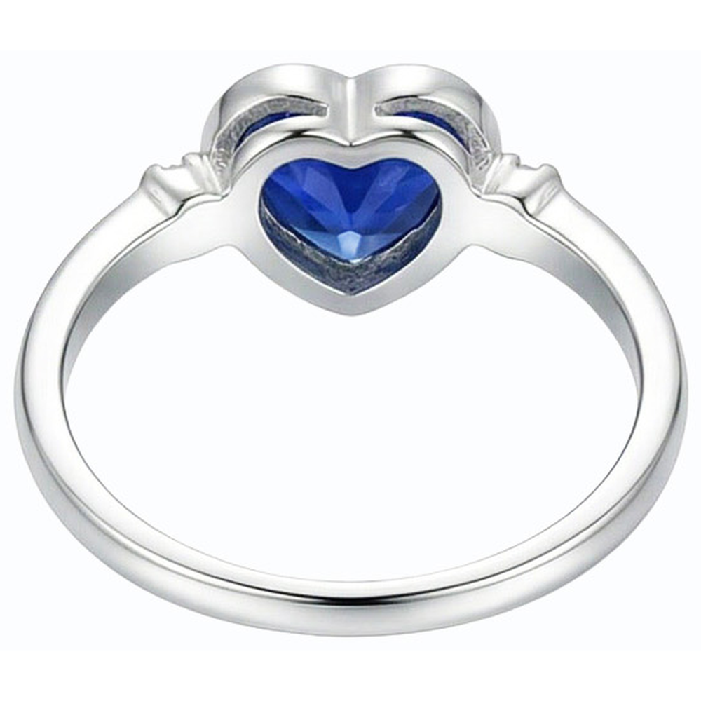 naturel heart diamant 2carats bague sur blanc