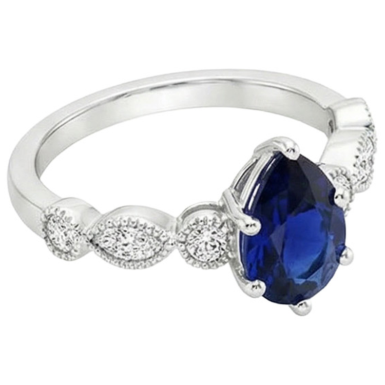 Bague Solitaire Marquise & Accents Diamants Naturels Extraits des Mines ( et non cultivés en laboratoire ) Ronds 3 Carats