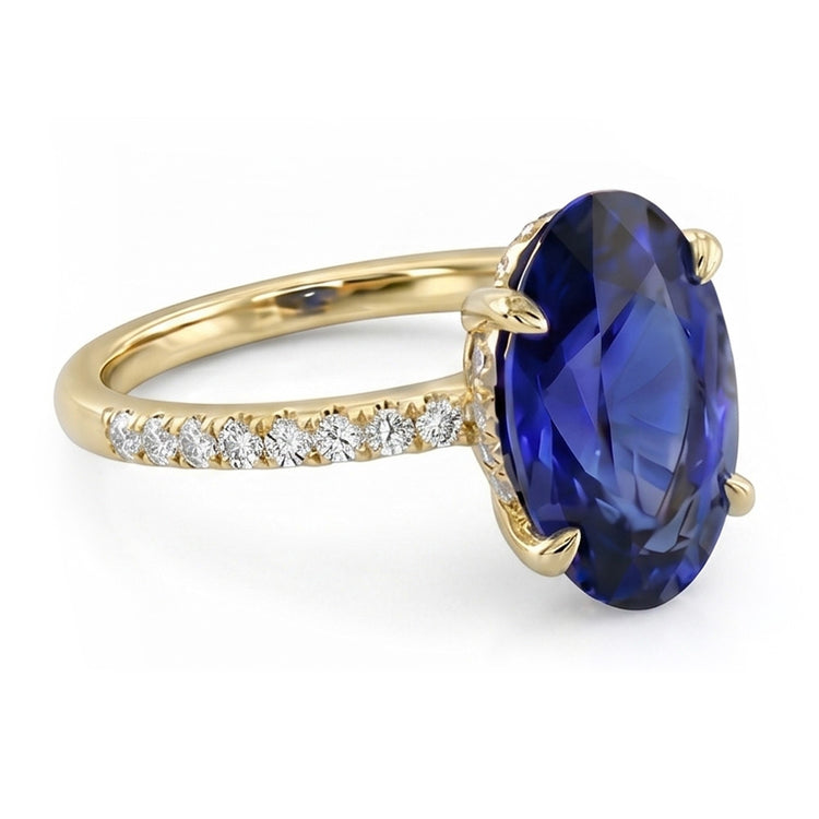 Bague Solitaire Or Jaune Saphir Bleu Ovale Avec Accents 4 Carats