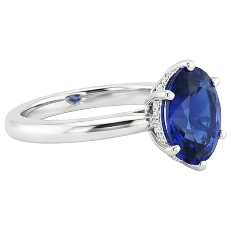 naturel oval saphir 2.50carats bague sur blanc