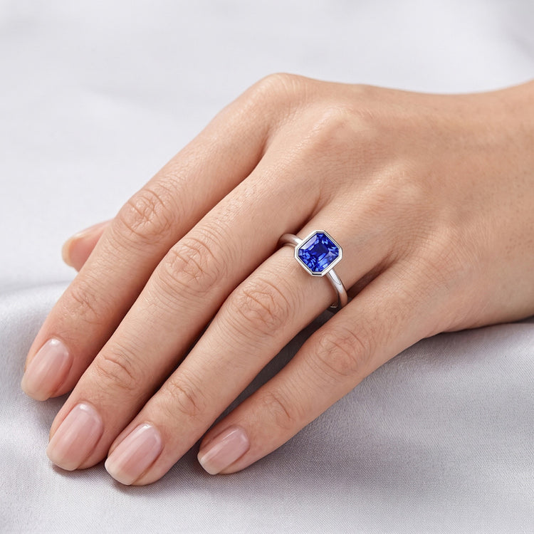 Bague Solitaire Pierres Précieuses Coussin Lunette Sertie Saphir Bleu 1.50 Carats