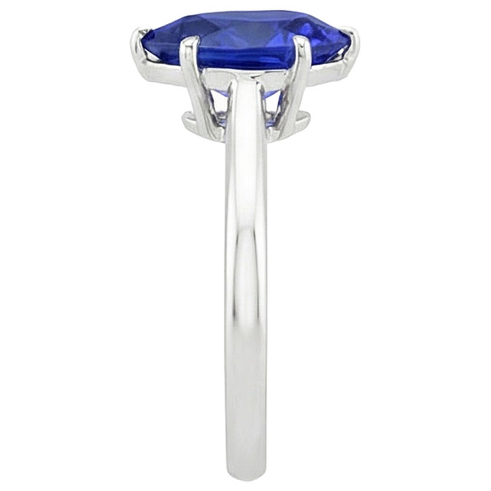 naturel pear saphir 4carats bague sur blanc