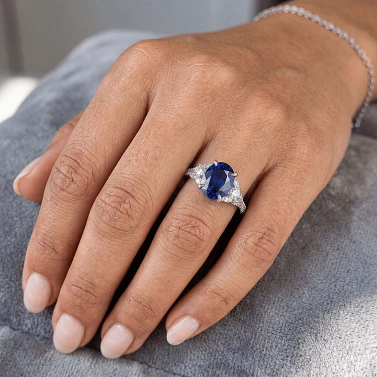 Bague Solitaire Saphir Bleu Avec Accents Bijoux Or Blanc 5 Carats