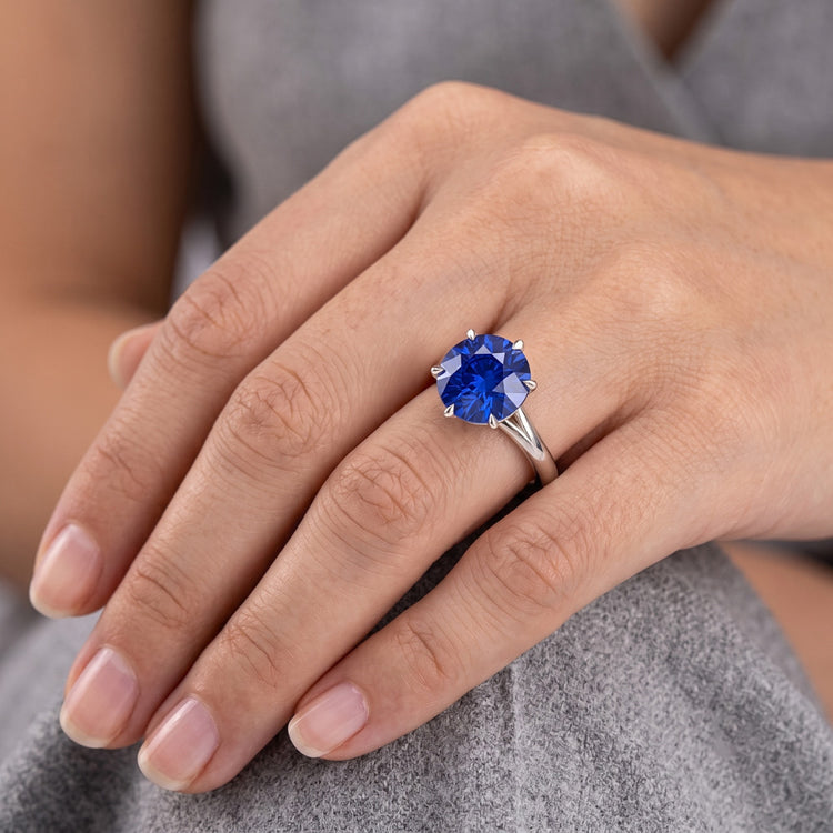 Bague Solitaire Saphir Bleu De Forme Ronde Sertie De Griffes
