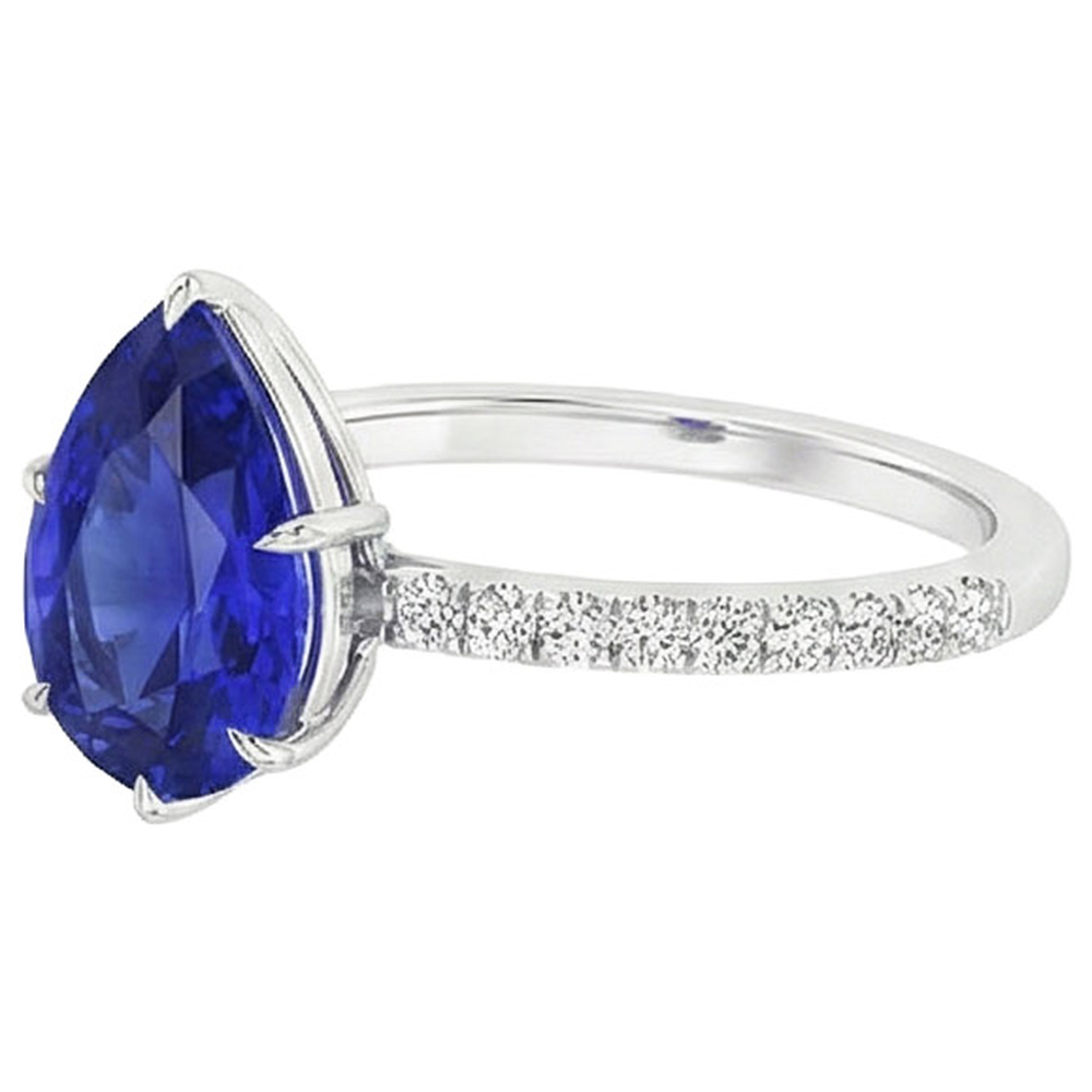 naturel pear diamant 4.50carats bague sur blanc