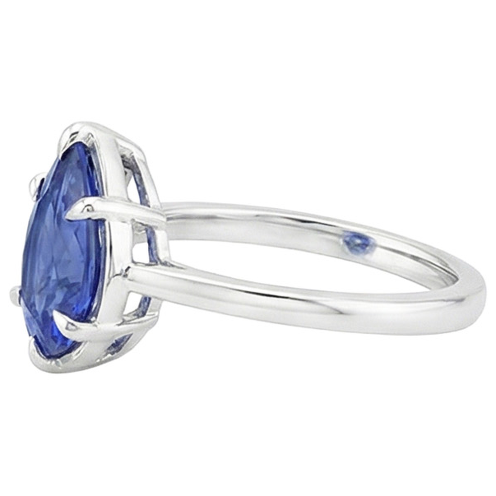 naturel pear saphir 2.50carats bague sur blanc