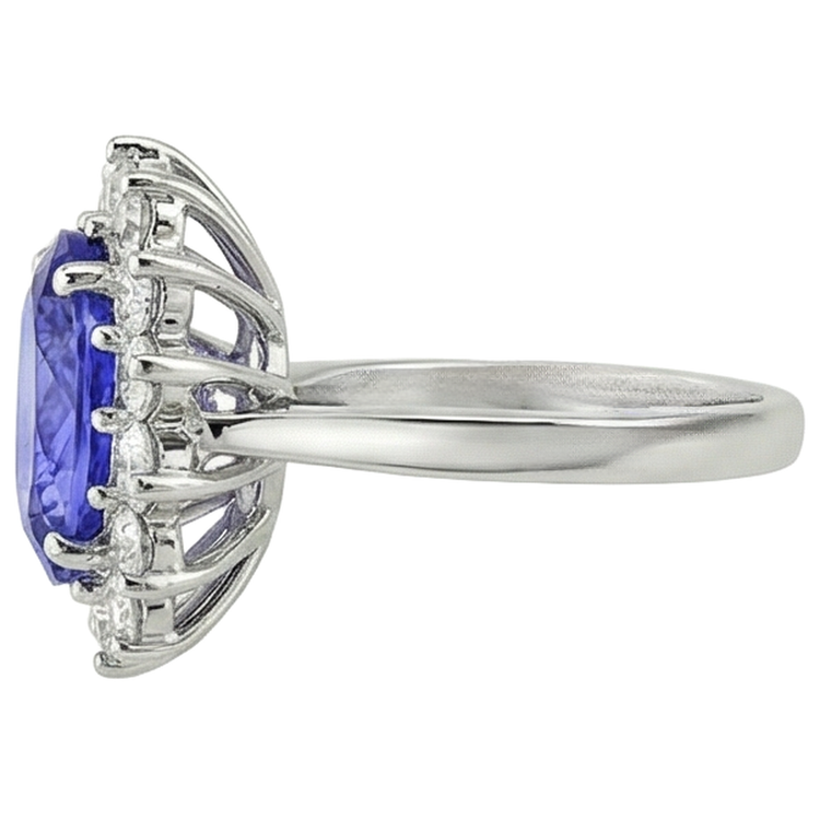 naturel oval tanzanite 5.80carats bague sur blanc