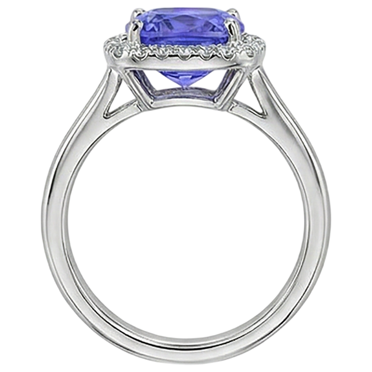 naturel cushion tanzanite 7.75carats bague sur blanc