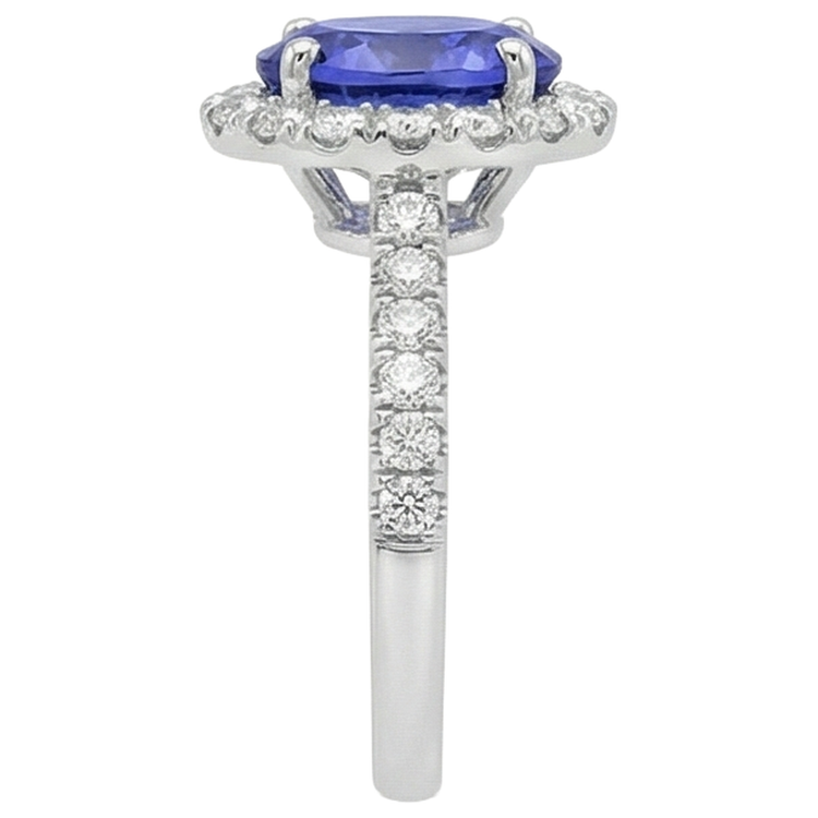 naturel oval tanzanite 11.25carats bague sur blanc