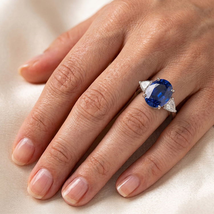 Bague Trois Pierres Ovale Saphir Sri Lankais & Diamants Naturels Extraits des Mines ( et non cultivés en laboratoire ) Poire 5.50 Carats