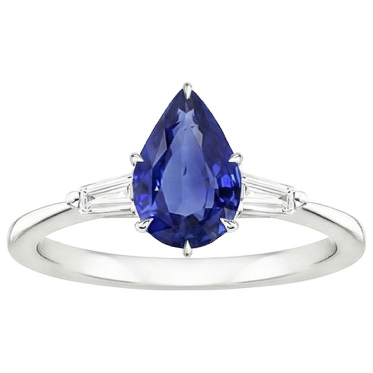 Bague Trois Pierres Saphir Bleu Poire & Diamants Naturels Extraits des Mines ( et non cultivés en laboratoire ) Baguette 3 Carats
