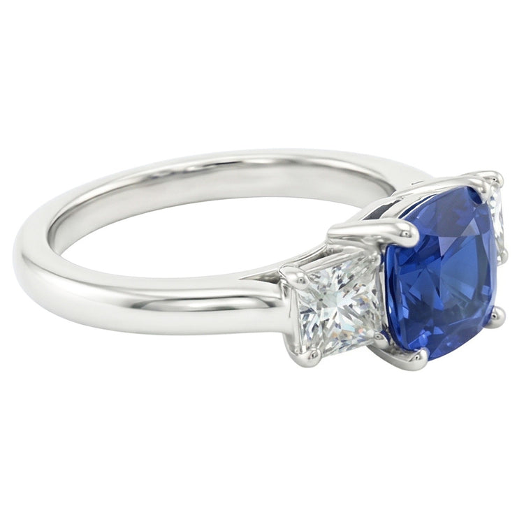 Bague Trois Pierres Saphir Bleu & Diamants Coussin Or 2 Carats 14K