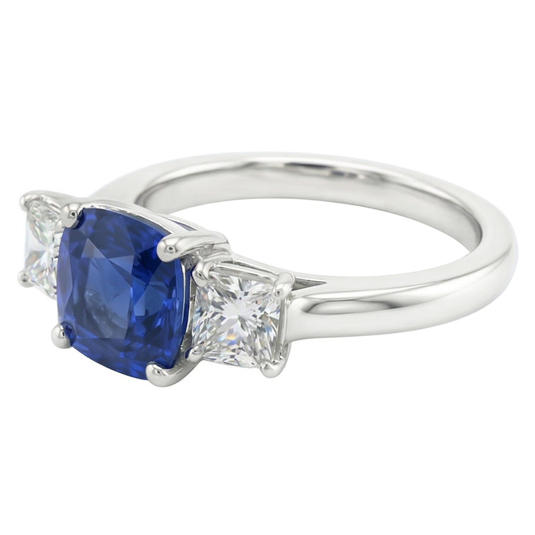 Bague Trois Pierres Saphir Bleu & Diamants Coussin Or 2 Carats 14K