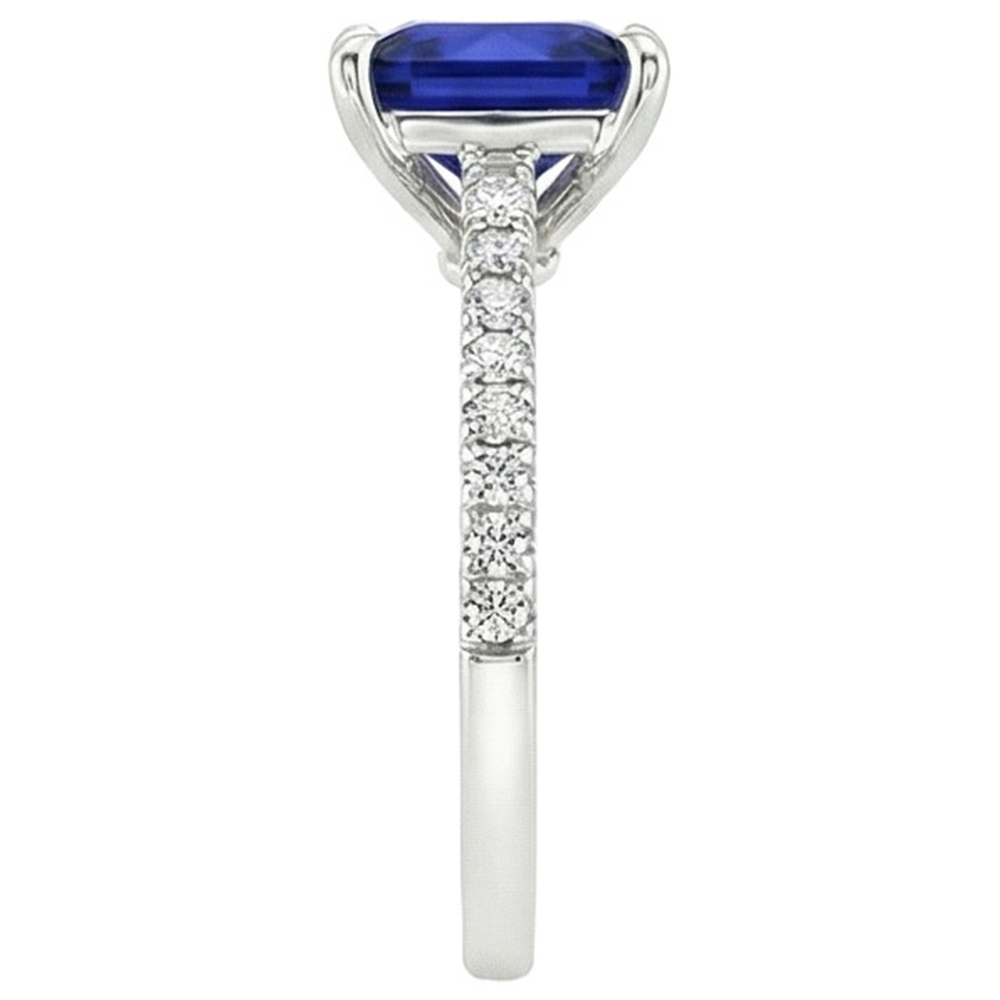 naturel diamant 5.5carats bague sur blanc