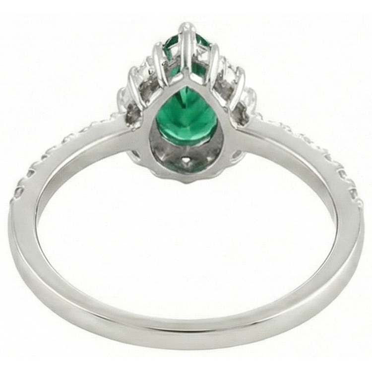 naturel pear diamant 4.80carats bague sur blanc