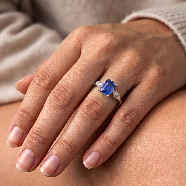 Bague de fiançailles 5 pierres saphir bleu émeraudediamants 2.25 carats