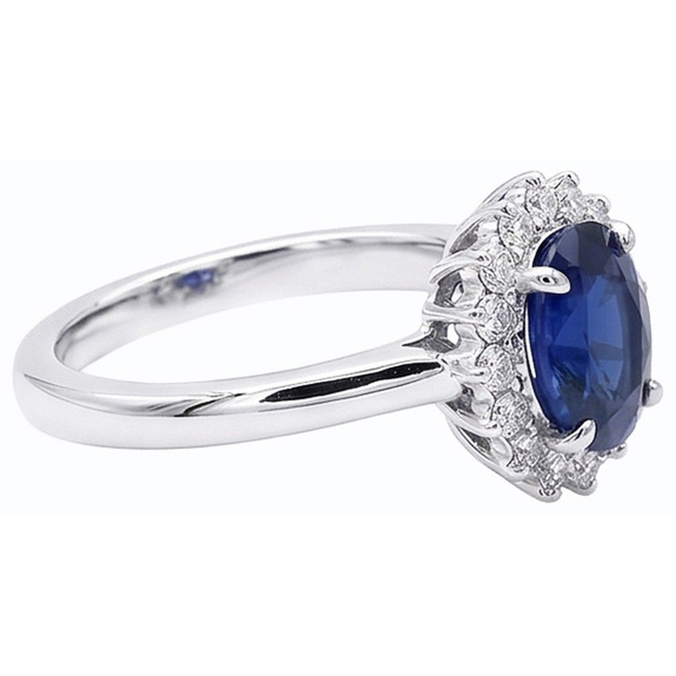 naturel oval saphir 2.50carats bague détail rapproché