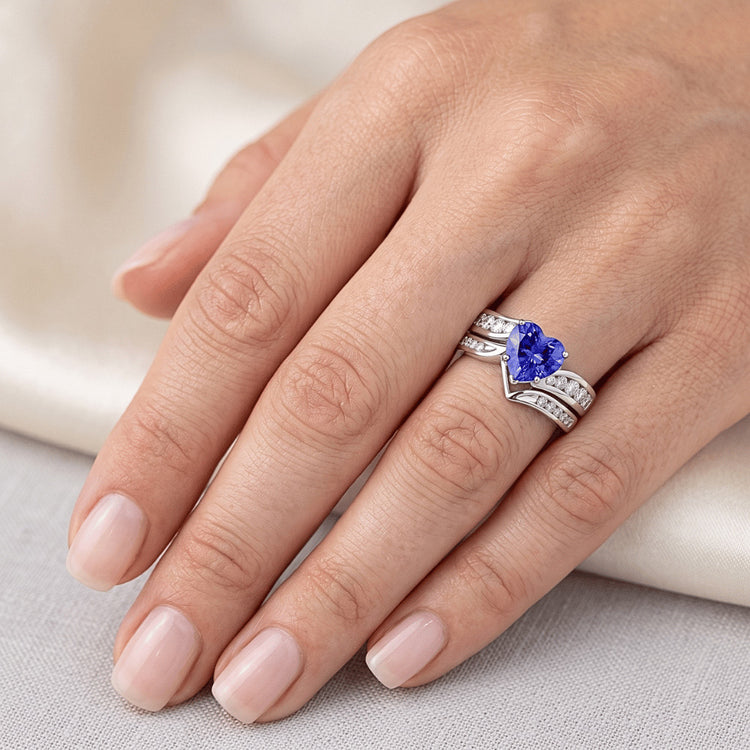Bague de fiançailles coeur de fiançailles en or blanc et saphir bleu serti 4 carats