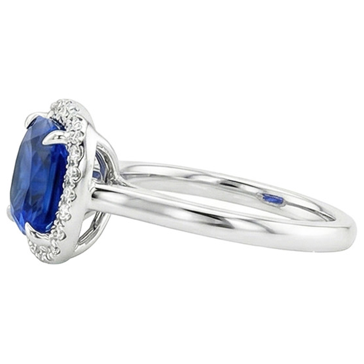 naturel cushion diamant 2.75carats bague sur blanc