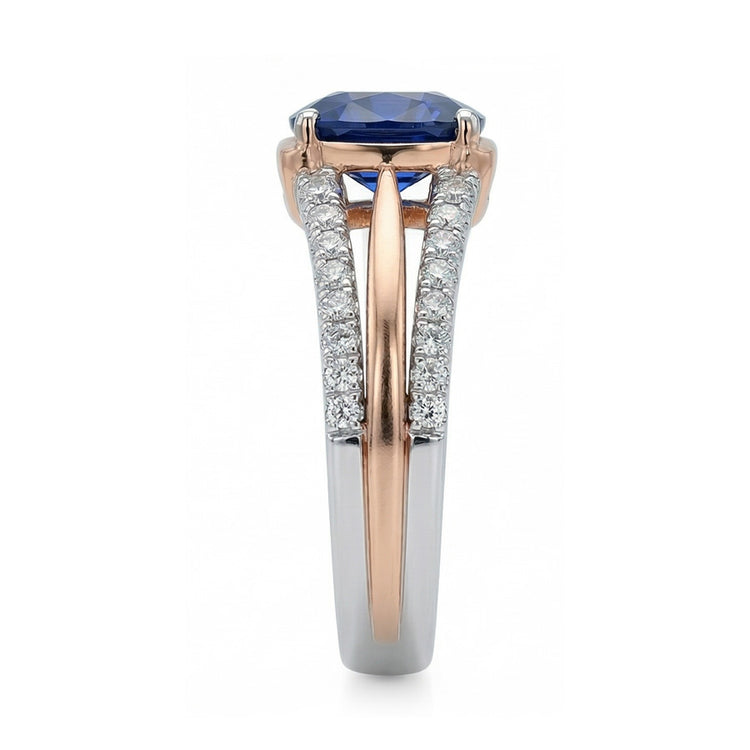 Bague de fiançailles diamant bicolore avec coussin saphir bleu 2.50 carats