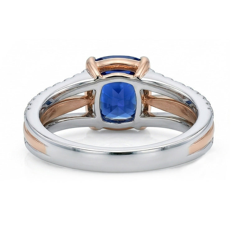 Bague de fiançailles diamant bicolore avec coussin saphir bleu 2.50 carats