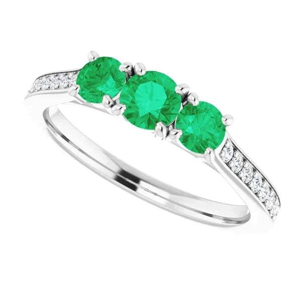 Bague de fiançailles diamant émeraude Vert style trois pierres 1.10 carats