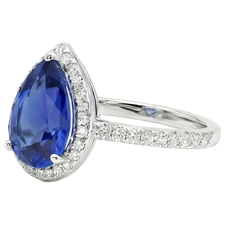 naturel pear diamant 4carats bague sur blanc