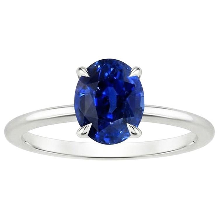 Bague de fiançailles en saphir de Ceylan avec pierres précieuses. taille ovale. ensemble de griffes de 2 carats