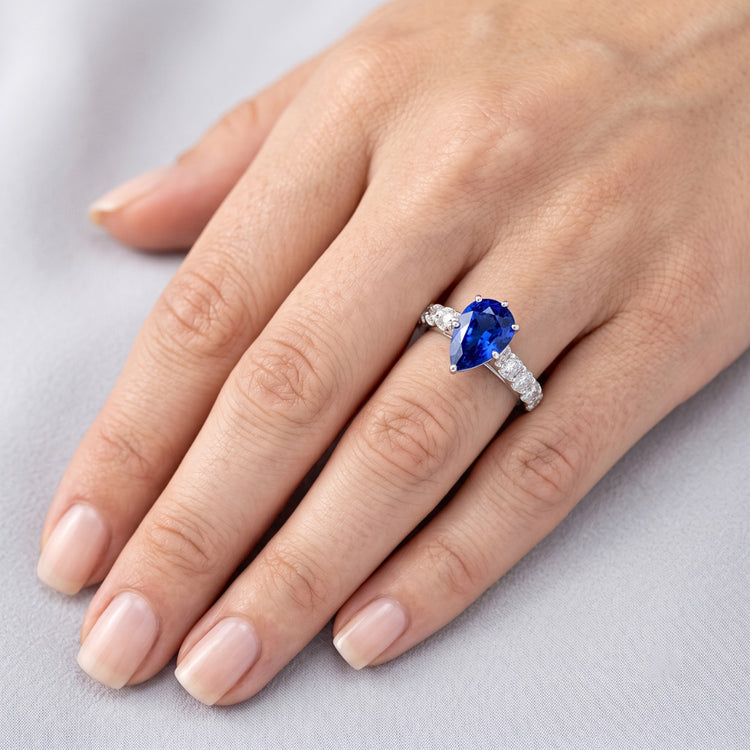 Bague de fiançailles en saphir de Ceylan et diamants en or 3 carats