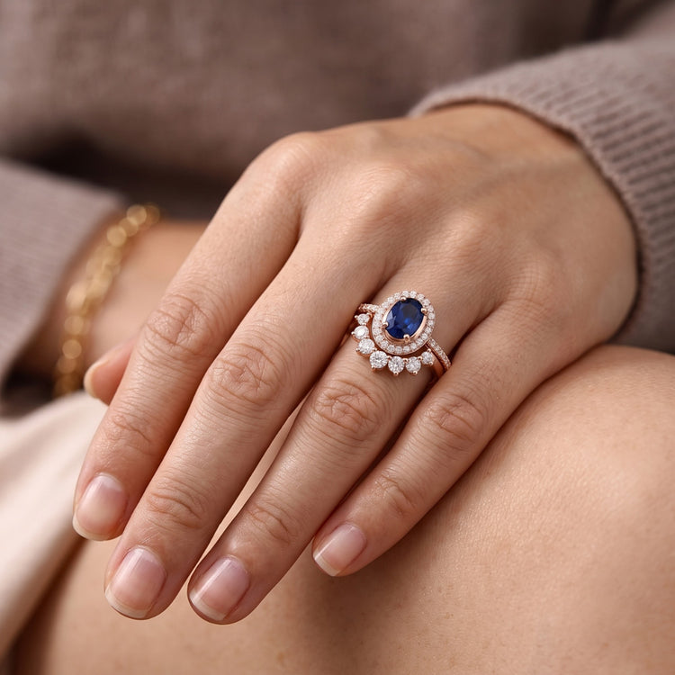 Bague de fiançailles ovale halo de diamants sertie saphir bleu or 3.50 carats
