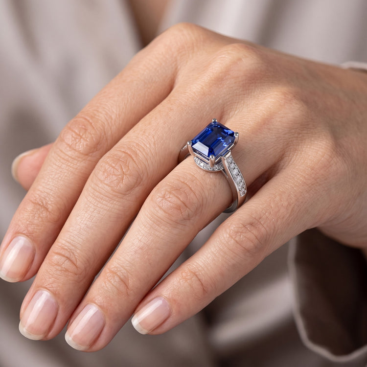 Bague de fiançailles pour femme 2.50 carats émeraude saphir serti cathédrale